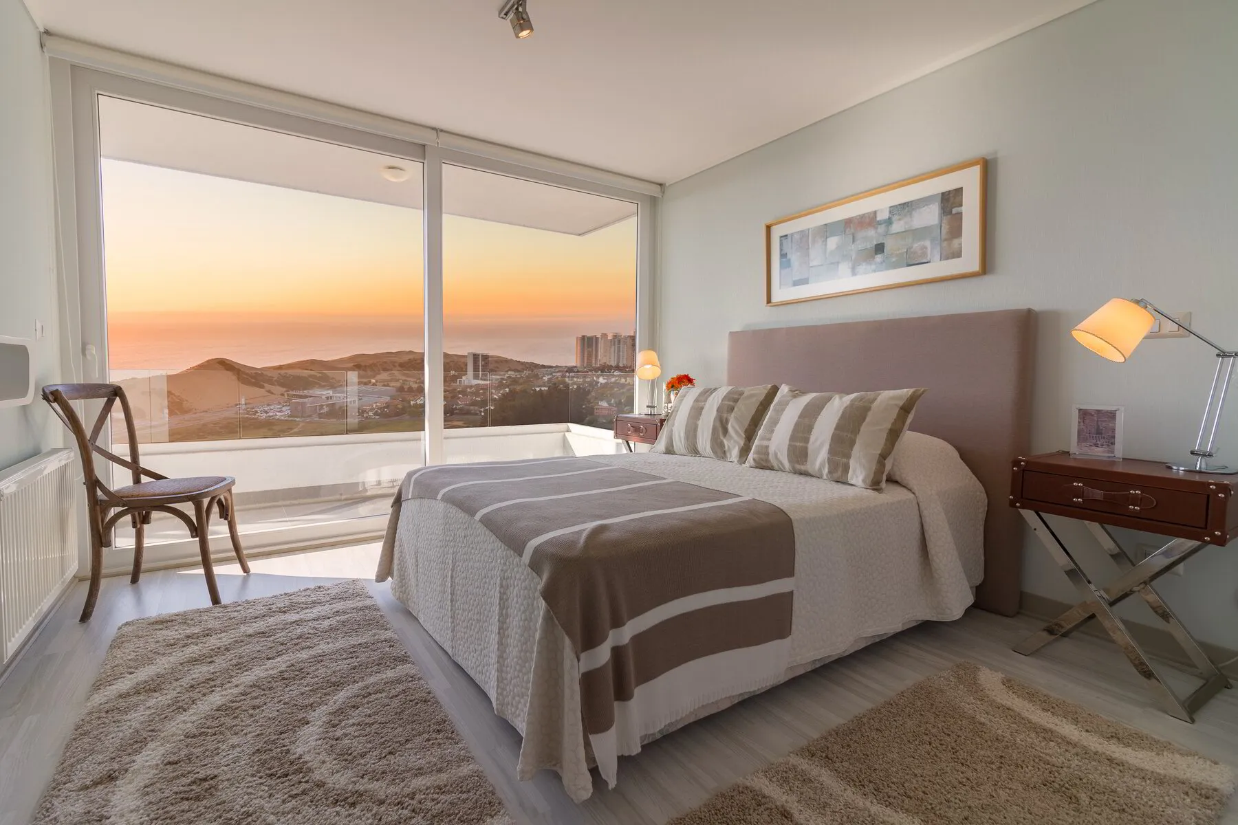 Dormitorio con vista al mar